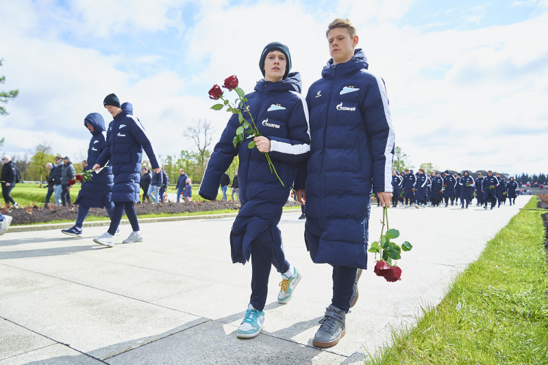 Торжественное возложение цветов на Пискаревском мемориальном кладбище в честь 80-летия Великой Победы
