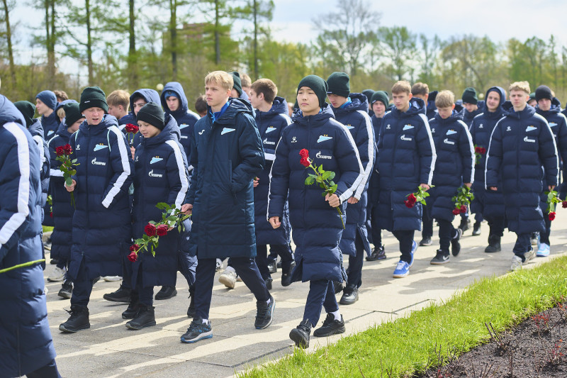 Торжественное возложение цветов на Пискаревском мемориальном кладбище в честь 80-летия Великой Победы