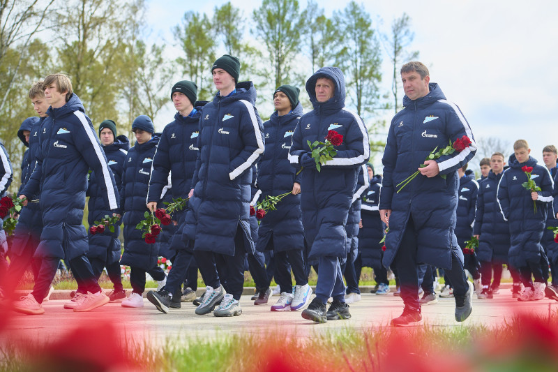 Торжественное возложение цветов на Пискаревском мемориальном кладбище в честь 80-летия Великой Победы
