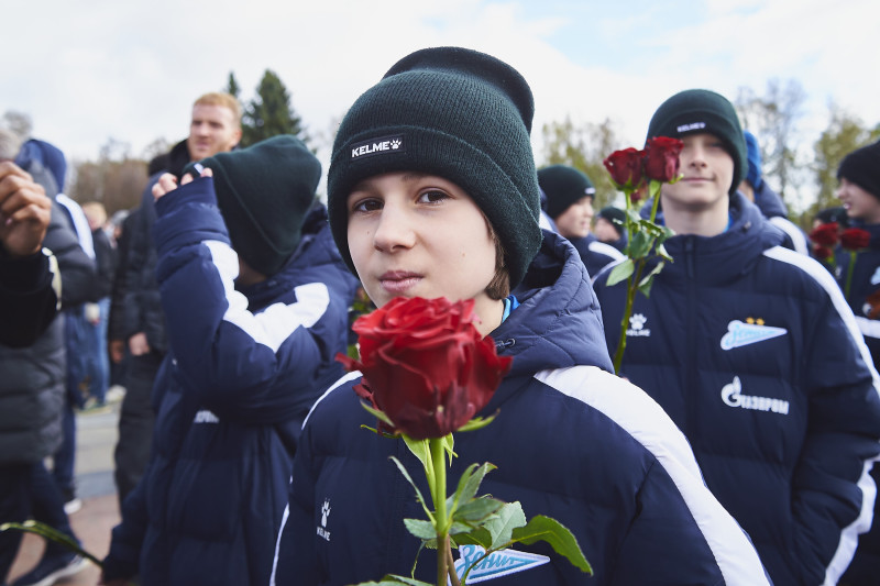 Торжественное возложение цветов на Пискаревском мемориальном кладбище в честь 80-летия Великой Победы