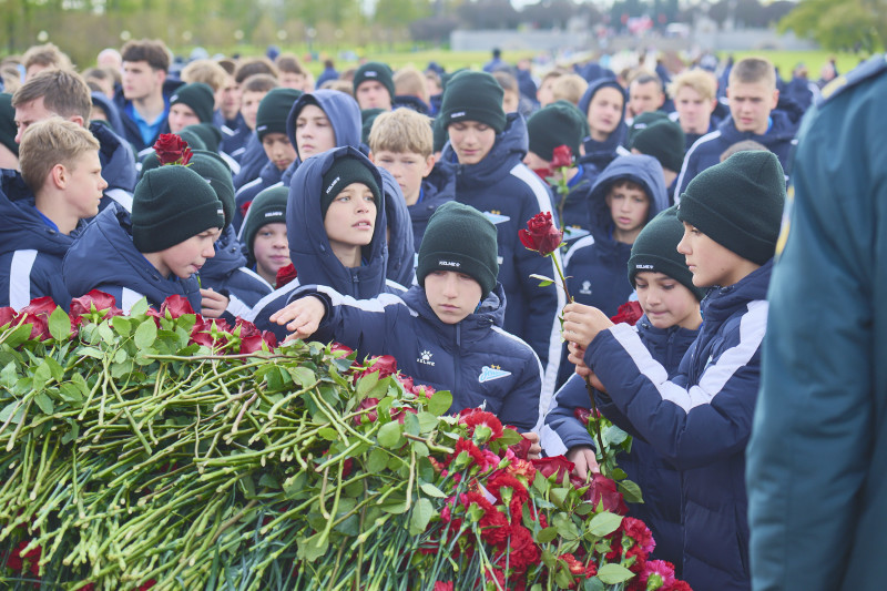 Торжественное возложение цветов на Пискаревском мемориальном кладбище в честь 80-летия Великой Победы