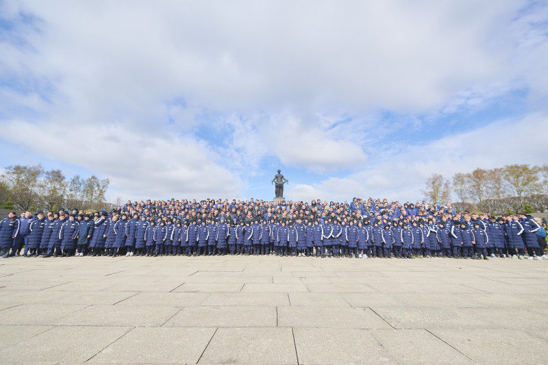 Торжественное возложение цветов на Пискаревском мемориальном кладбище в честь 80-летия Великой Победы
