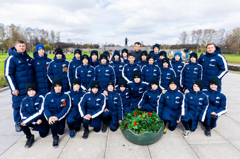 Торжественное возложение цветов на Пискаревском мемориальном кладбище в честь 80-летия Великой Победы