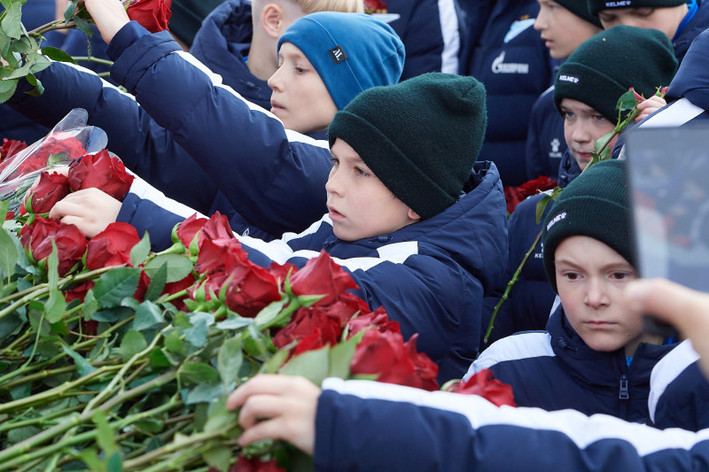 Торжественное возложение цветов на Пискаревском мемориальном кладбище в честь 80-летия Великой Победы