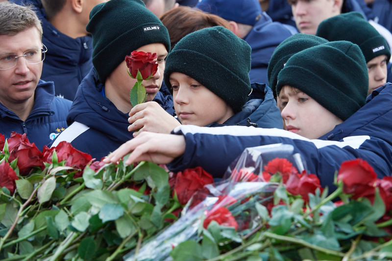 Торжественное возложение цветов на Пискаревском мемориальном кладбище в честь 80-летия Великой Победы