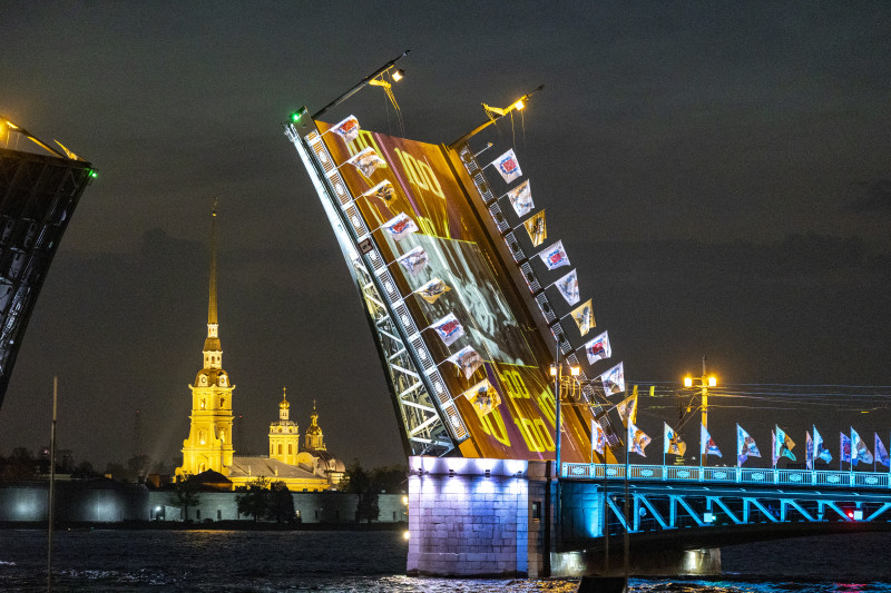 Мультимедийное шоу «Поющие мосты» в честь 100-летнего юбилея ФК «Зенит».