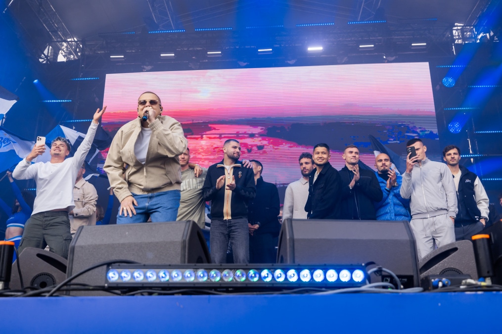 Приветствие на сцене Фестиваля