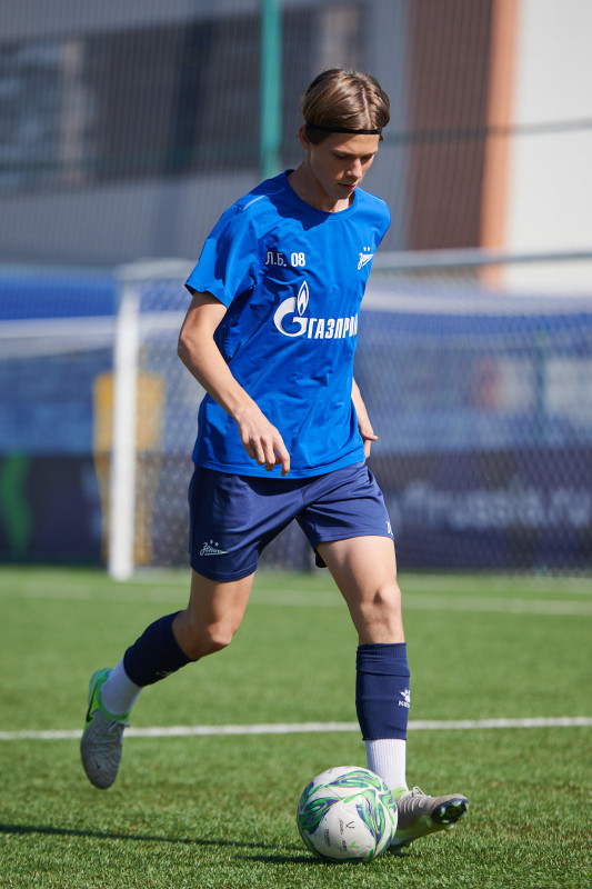 Тренировка юношеской команды «Зенит» U-18 перед матчем с «Акроном» U-18