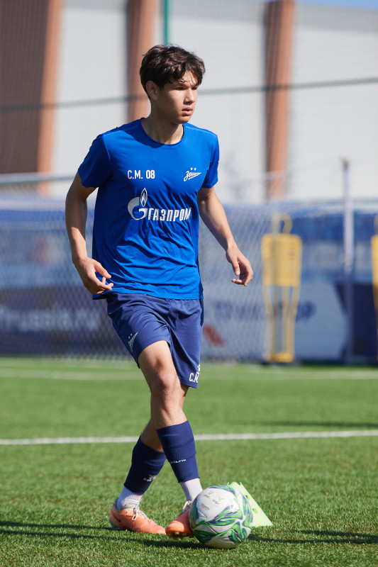 Тренировка юношеской команды «Зенит» U-18 перед матчем с «Акроном» U-18