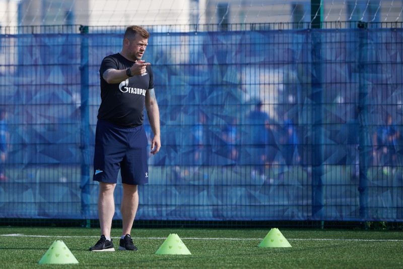 Тренировка юношеской команды «Зенит» U-18 перед матчем с «Акроном» U-18