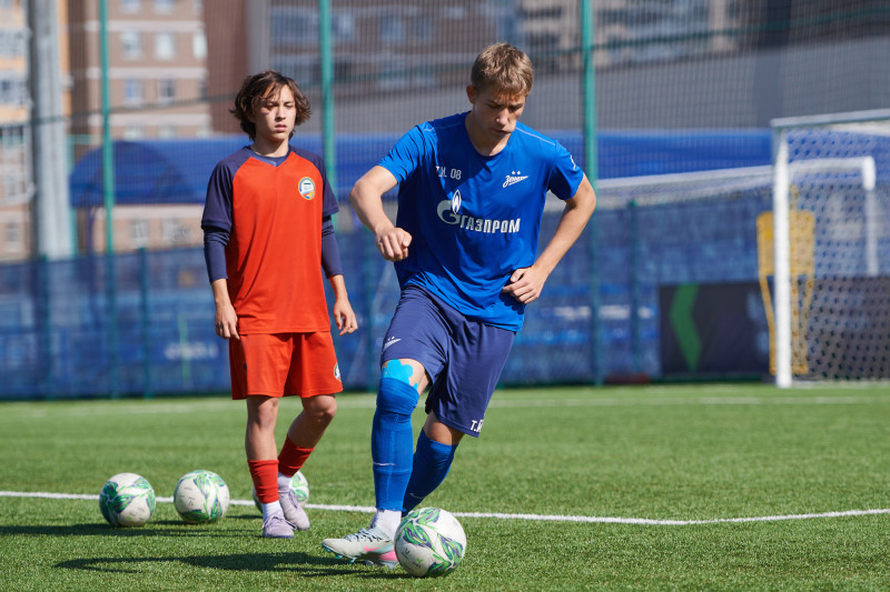 Тренировка юношеской команды «Зенит» U-18 перед матчем с «Акроном» U-18