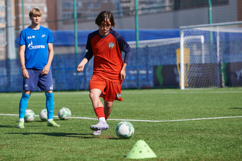Тренировка юношеской команды «Зенит» U-18 перед матчем с «Акроном» U-18