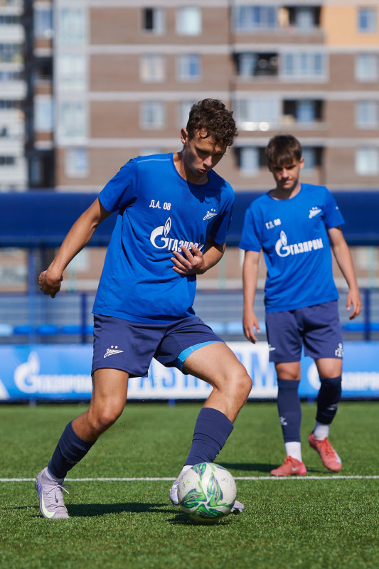 Тренировка юношеской команды «Зенит» U-18 перед матчем с «Акроном» U-18