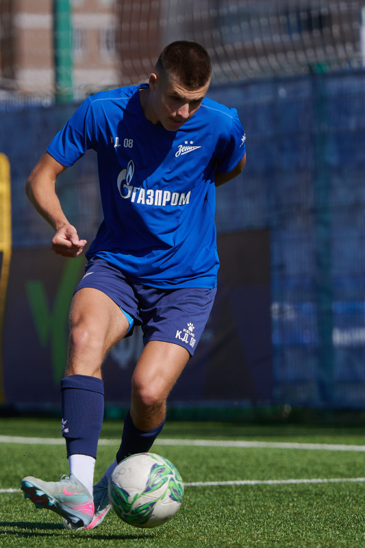 Тренировка юношеской команды «Зенит» U-18 перед матчем с «Акроном» U-18