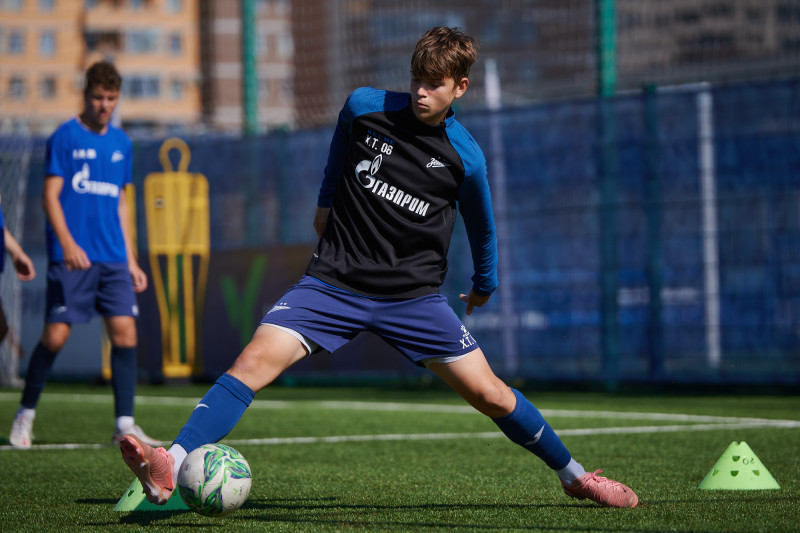 Тренировка юношеской команды «Зенит» U-18 перед матчем с «Акроном» U-18