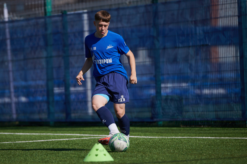 Тренировка юношеской команды «Зенит» U-18 перед матчем с «Акроном» U-18