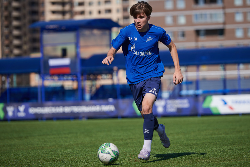 Тренировка юношеской команды «Зенит» U-18 перед матчем с «Акроном» U-18