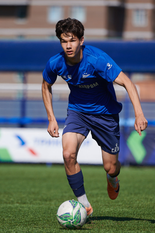 Тренировка юношеской команды «Зенит» U-18 перед матчем с «Акроном» U-18