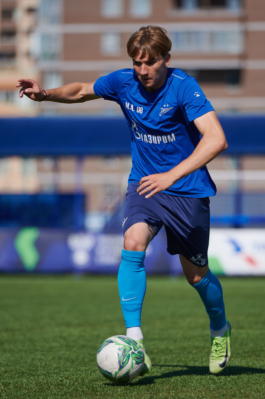 Тренировка юношеской команды «Зенит» U-18 перед матчем с «Акроном» U-18