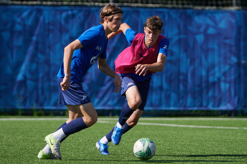 Тренировка юношеской команды «Зенит» U-18 перед матчем с «Акроном» U-18