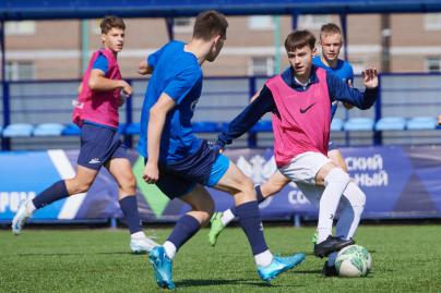 Тренировка юношеской команды «Зенит» U-18 перед матчем с «Акроном» U-18