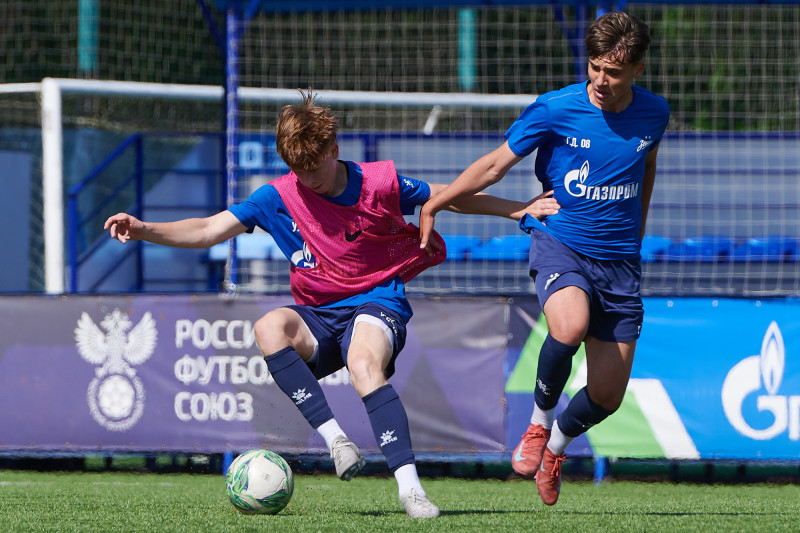 Тренировка юношеской команды «Зенит» U-18 перед матчем с «Акроном» U-18