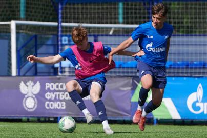 Тренировка юношеской команды «Зенит» U-18 перед матчем с «Акроном» U-18