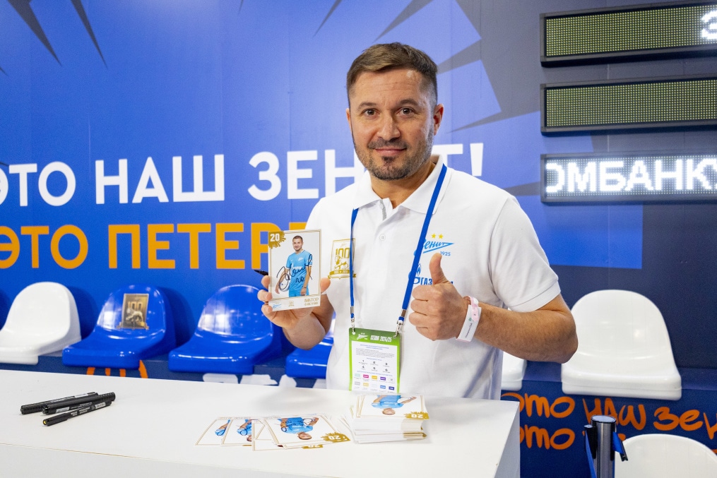 Автограф-сессии легенд на праздничном фан-променаде