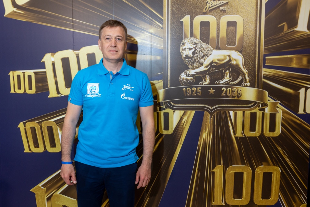 Автограф-сессии легенд на праздничном фан-променаде