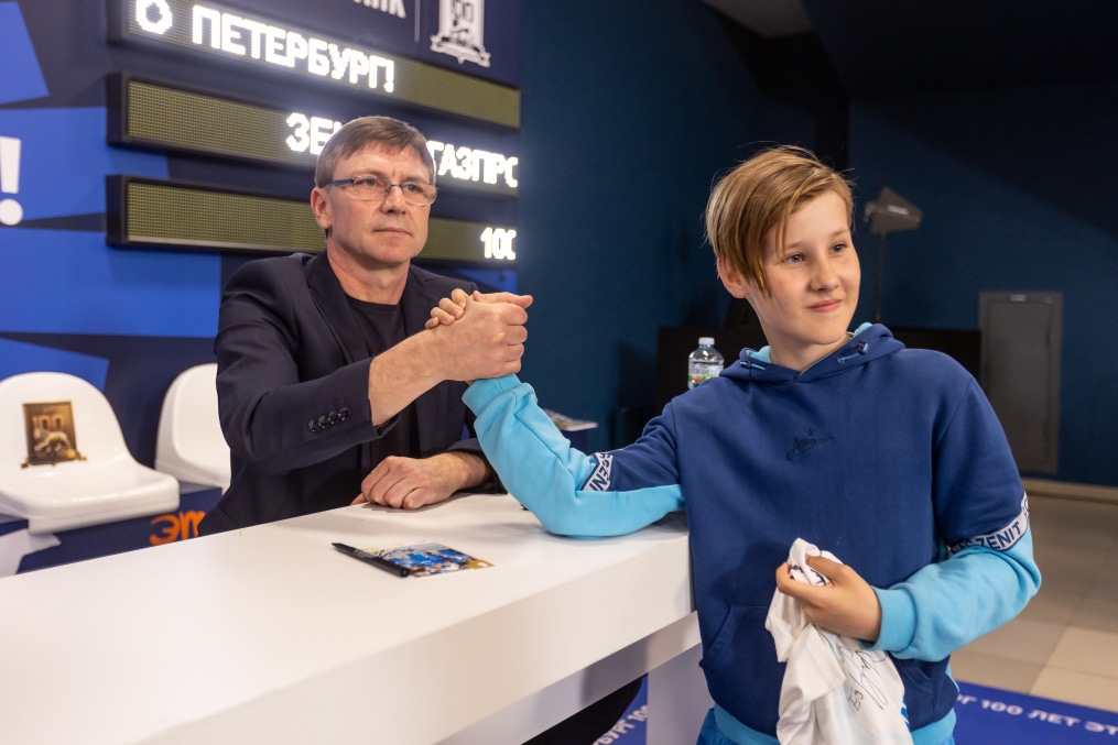 Автограф-сессии легенд на праздничном фан-променаде