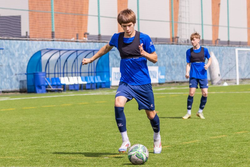 Тренировка юношеской команды «Зенит» U-16 перед матчем с «Чертаново» U-16