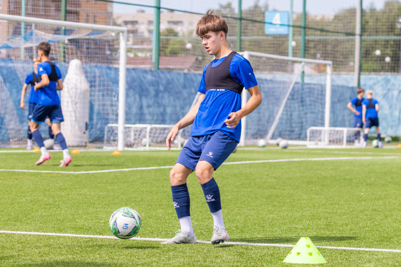 Тренировка юношеской команды «Зенит» U-16 перед матчем с «Чертаново» U-16