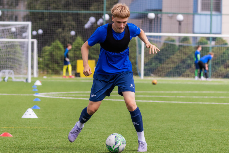 Тренировка юношеской команды «Зенит» U-16 перед матчем с «Чертаново» U-16