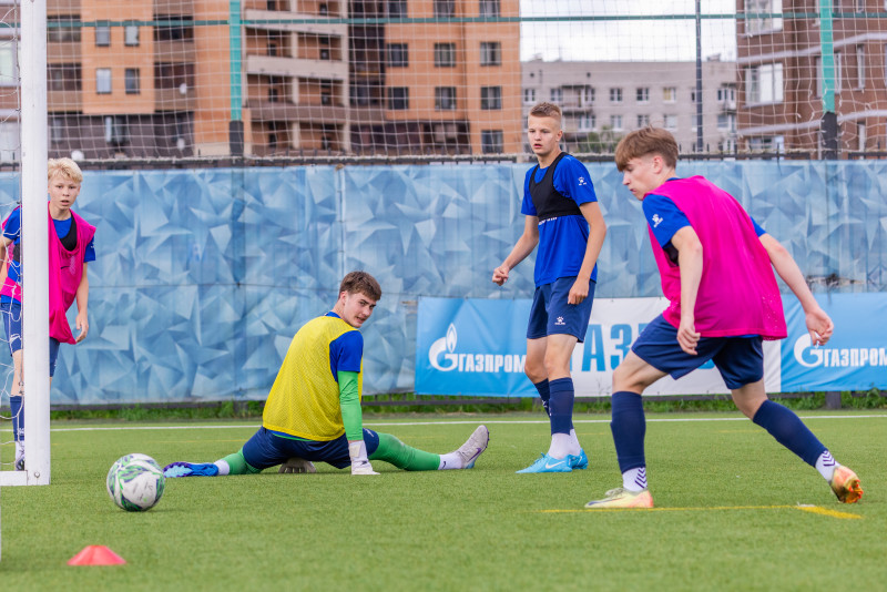 Тренировка юношеской команды «Зенит» U-16 перед матчем с «Чертаново» U-16
