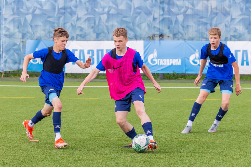 Тренировка юношеской команды «Зенит» U-16 перед матчем с «Чертаново» U-16