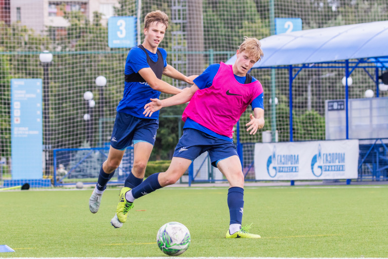 Тренировка юношеской команды «Зенит» U-16 перед матчем с «Чертаново» U-16