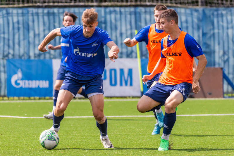 Тренировка юношеской команды «Зенит» U-18 перед матчем с «Чертаново» U-18