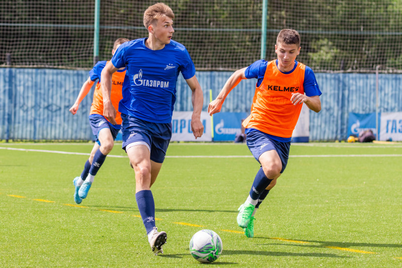 Тренировка юношеской команды «Зенит» U-18 перед матчем с «Чертаново» U-18
