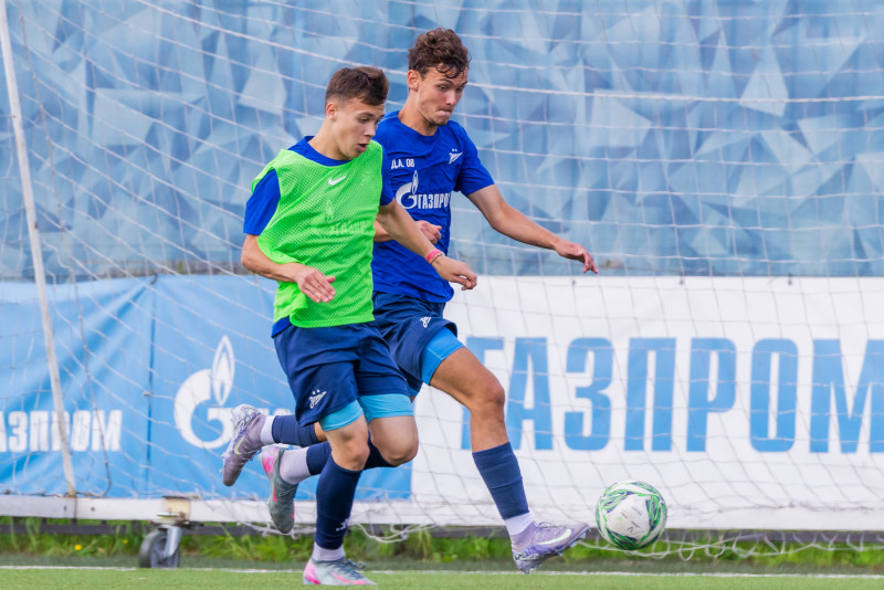 Тренировка юношеской команды «Зенит» U-18 перед матчем с «Чертаново» U-18
