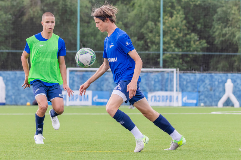 Тренировка юношеской команды «Зенит» U-18 перед матчем с «Чертаново» U-18