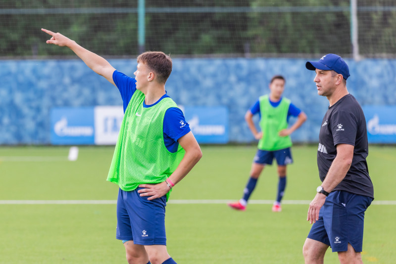Тренировка юношеской команды «Зенит» U-18 перед матчем с «Чертаново» U-18