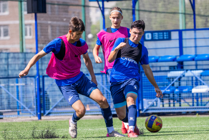 Тренировка юношеской команды «Зенит» U-16 перед матчем с СШОР «Зенит» U-16