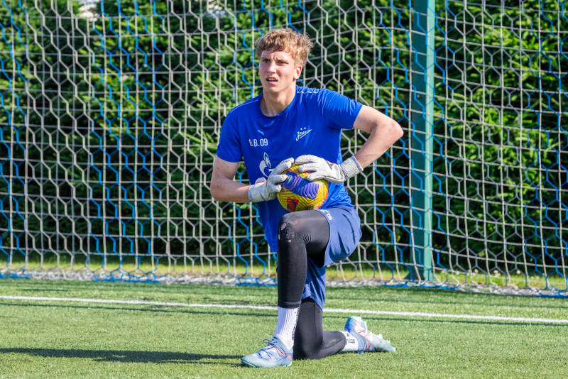 Тренировка юношеской команды «Зенит» U-17 перед матчем с СШОР «Зенит» U-17