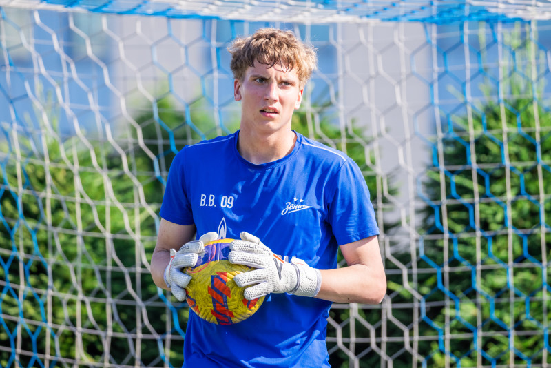 Тренировка юношеской команды «Зенит» U-17 перед матчем с СШОР «Зенит» U-17