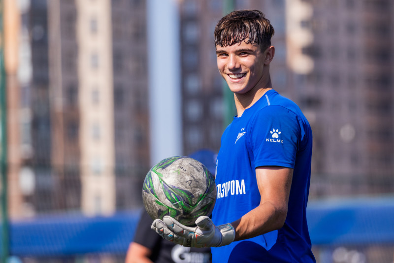 Тренировка юношеской команды «Зенит» U-17 перед матчем с СШОР «Зенит» U-17