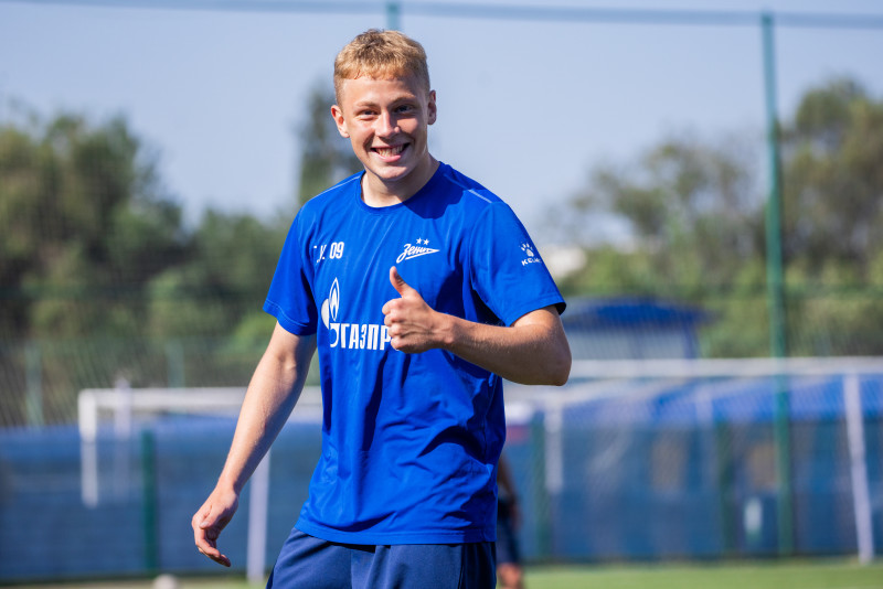 Тренировка юношеской команды «Зенит» U-17 перед матчем с СШОР «Зенит» U-17