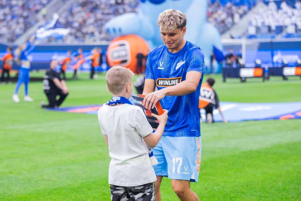 Вручение «G-Drive. Лучший игрок сезона-2024/25» Мостовому перед матчем с «Ростовом»