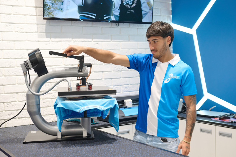 Презентация Жерсона и Романа Веги в фирменном магазине «Зенит-Арена»