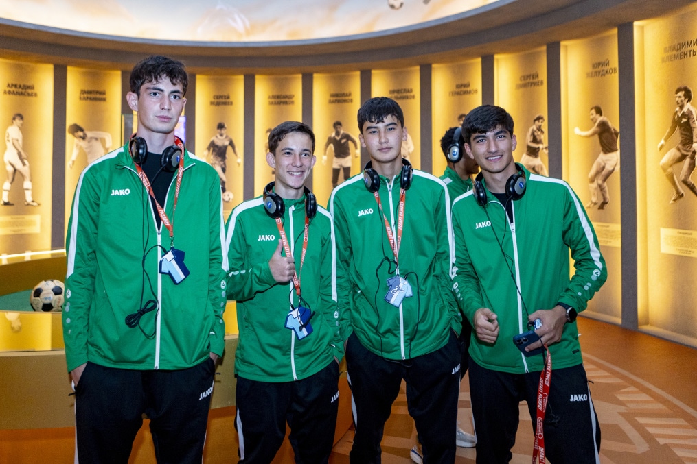 Участники кубка Морозова на выставке «Зенит. Петербург: 100 лет вместе»