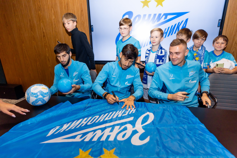 Автограф-сессия для детей из школ «Зенит-Чемпионика» в Казани